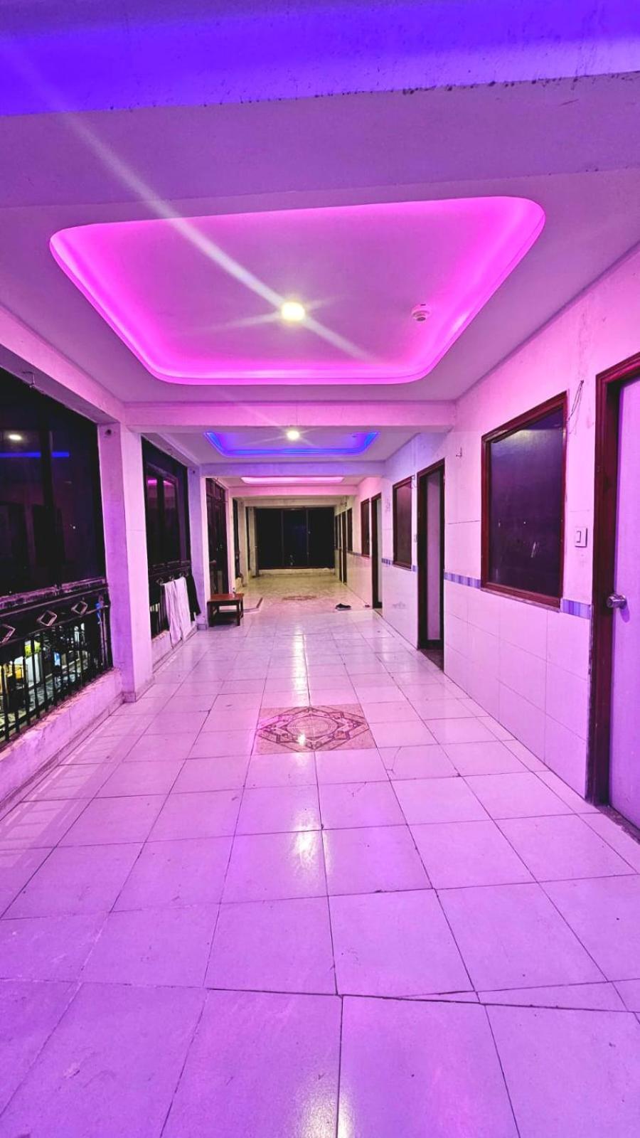 Hotel Runway Inn Ахмедабад Экстерьер фото
